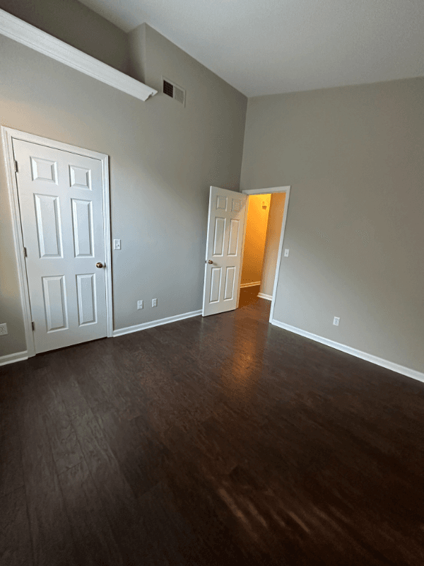 Alabaster House: 108 gardenside Dr