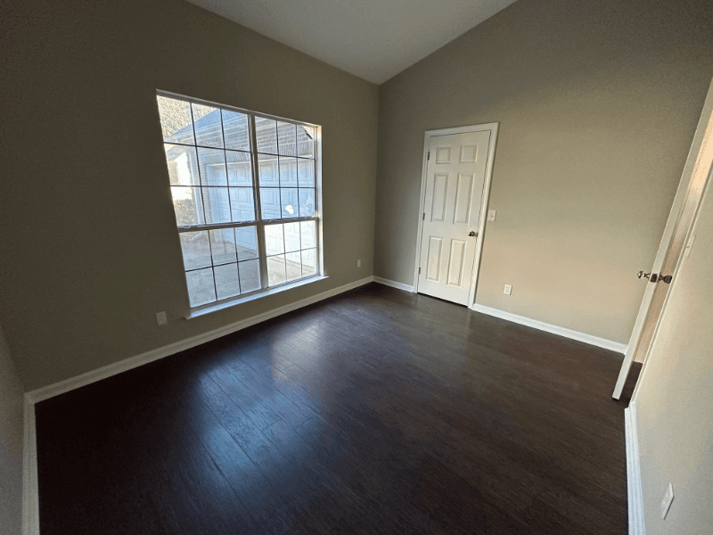 Alabaster House: 108 gardenside Dr