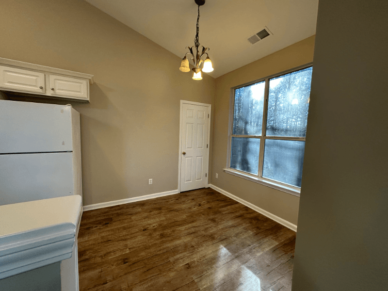 Alabaster House: 108 gardenside Dr