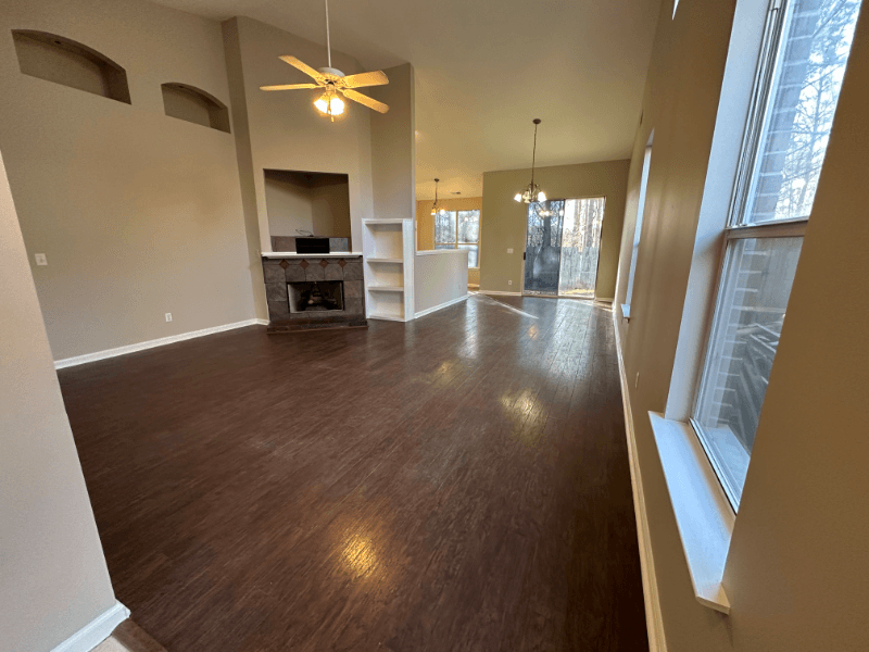 Alabaster House: 108 gardenside Dr