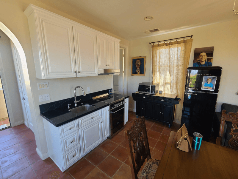 San Diego House: 8256 The Landing Way