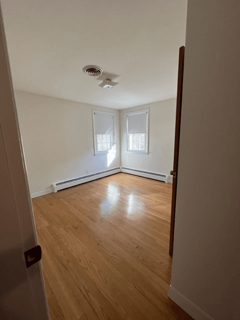 East Providence House: 54 Hilltop Road