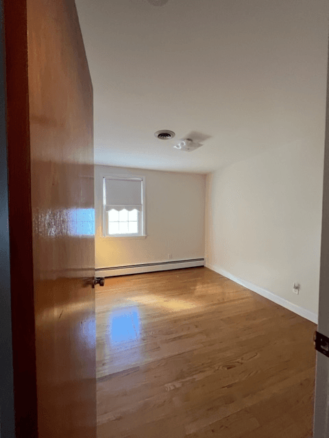 East Providence House: 54 Hilltop Road