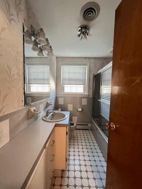 East Providence House: 54 Hilltop Road