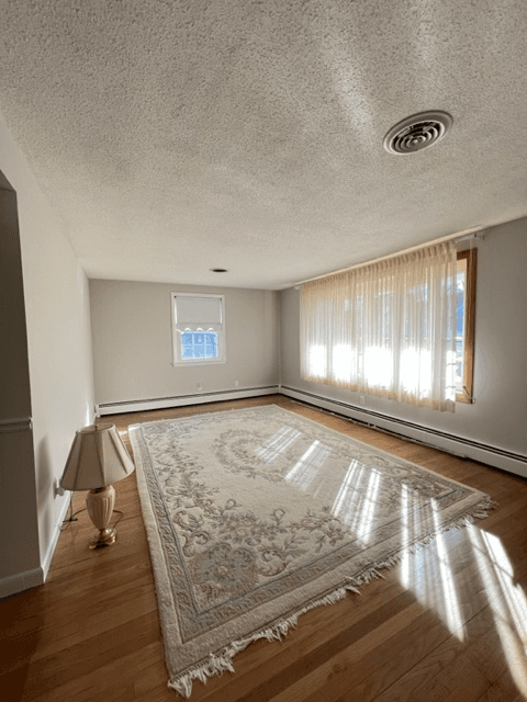 East Providence House: 54 Hilltop Road