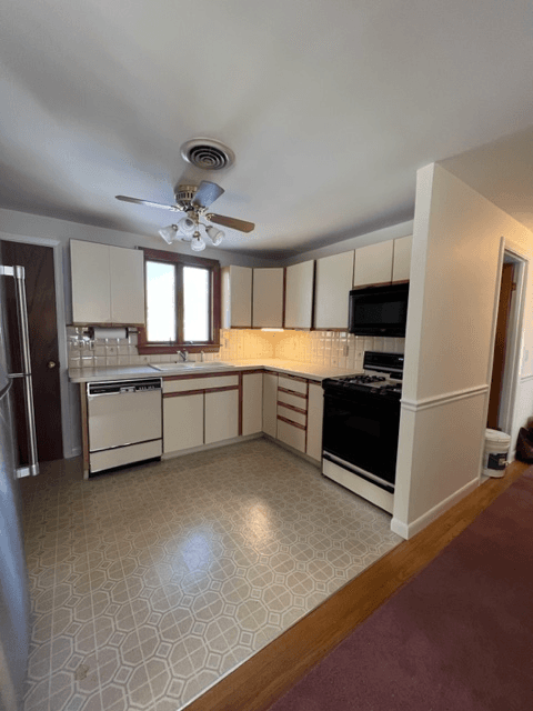 East Providence House: 54 Hilltop Road