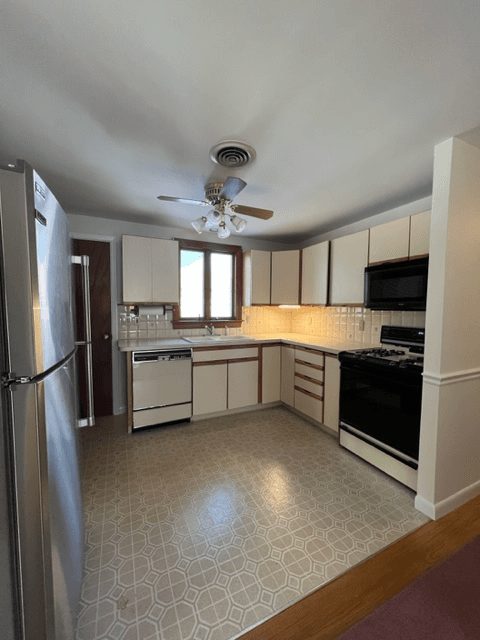 East Providence House: 54 Hilltop Road