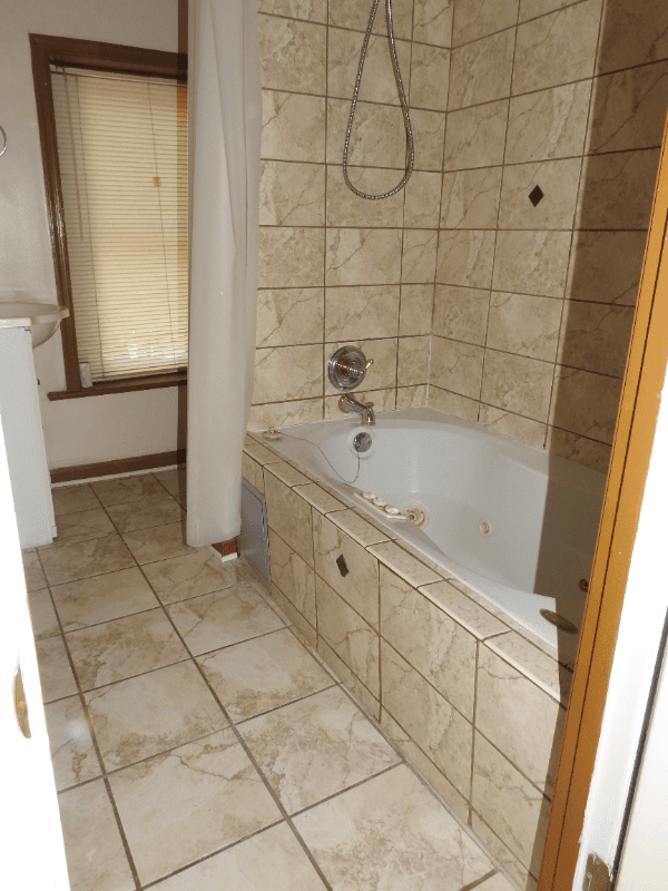Washington House: 633 8th Street, NE