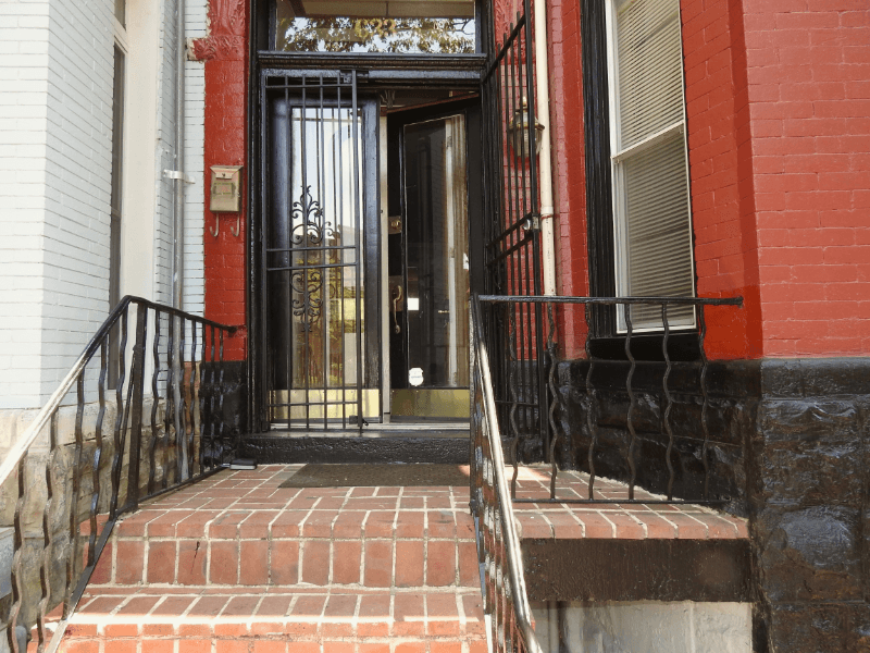 Washington House: 633 8th Street, NE