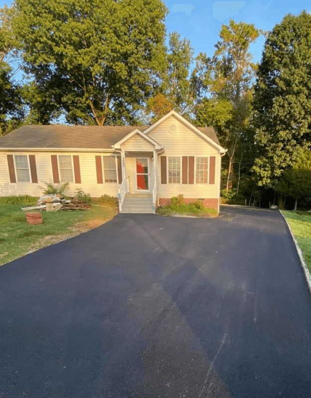 Henrico House: 5605 Lake Crest Way