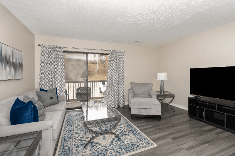 Southgate Condo: 28 Woodland Hills dr