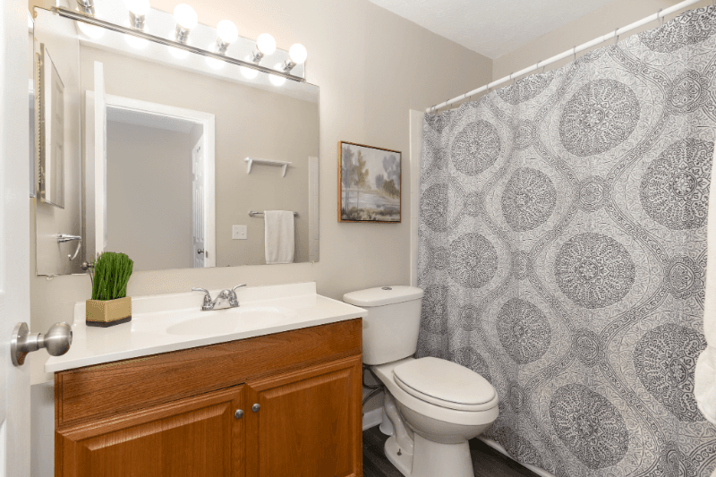 Southgate Condo: 28 Woodland Hills dr