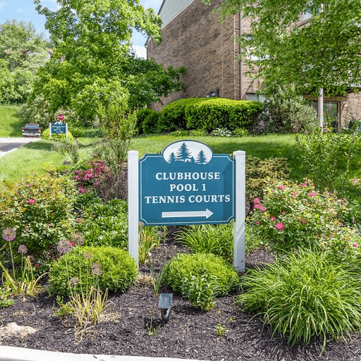 Southgate Condo: 28 Woodland Hills dr