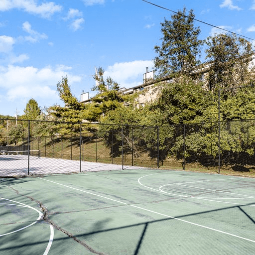 Southgate Condo: 28 Woodland Hills dr
