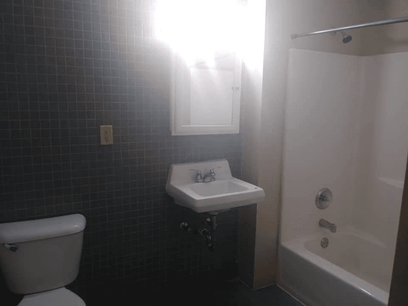 Milwaukee Apartment: 2501 W Kilbourn Ave