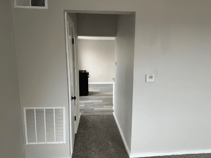Newport Apartment: 801 Central Ave