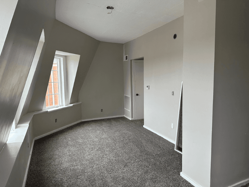 Newport Apartment: 801 Central Ave