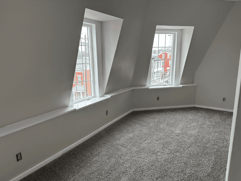Newport Apartment: 801 Central Ave