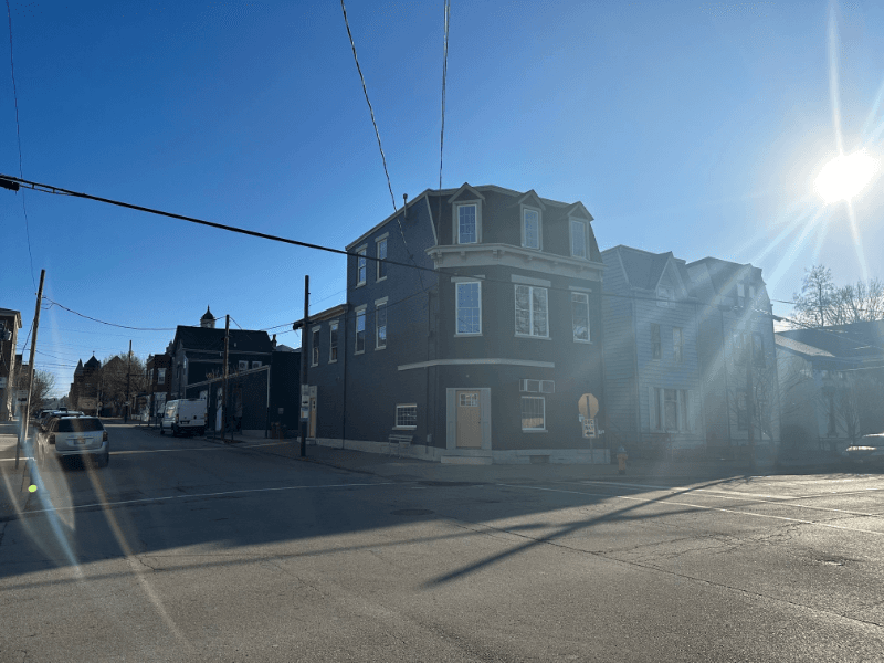 Newport Apartment: 801 Central Ave
