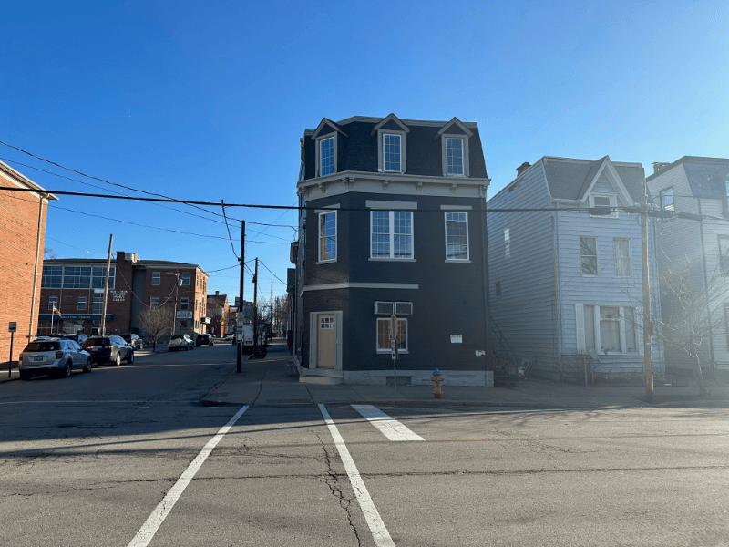 Newport Apartment: 801 Central Ave