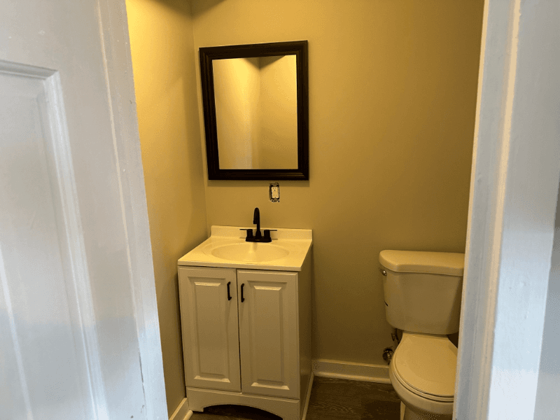 Newport Apartment: 801 Central Ave