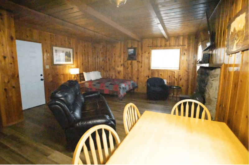 Lakeside Apartment: 596 W. White Mountain Blvd. #17