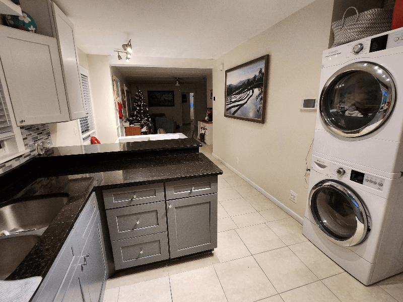 Lake Park House: 305 3rd st