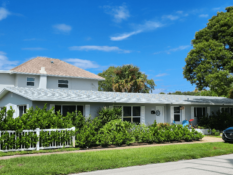 Lake Park House: 305 3rd st