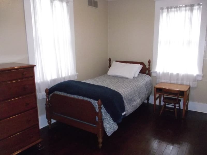 Carnegie House: 320 Knox Ave