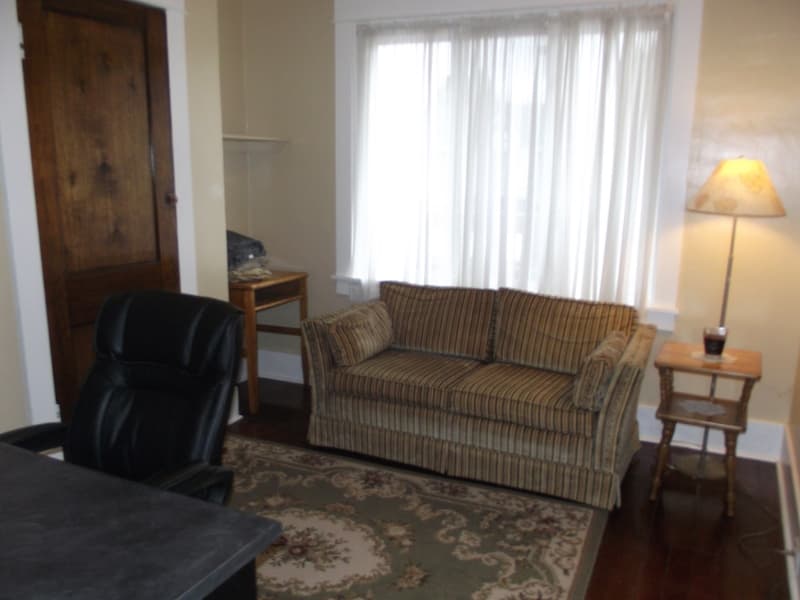Carnegie House: 320 Knox Ave