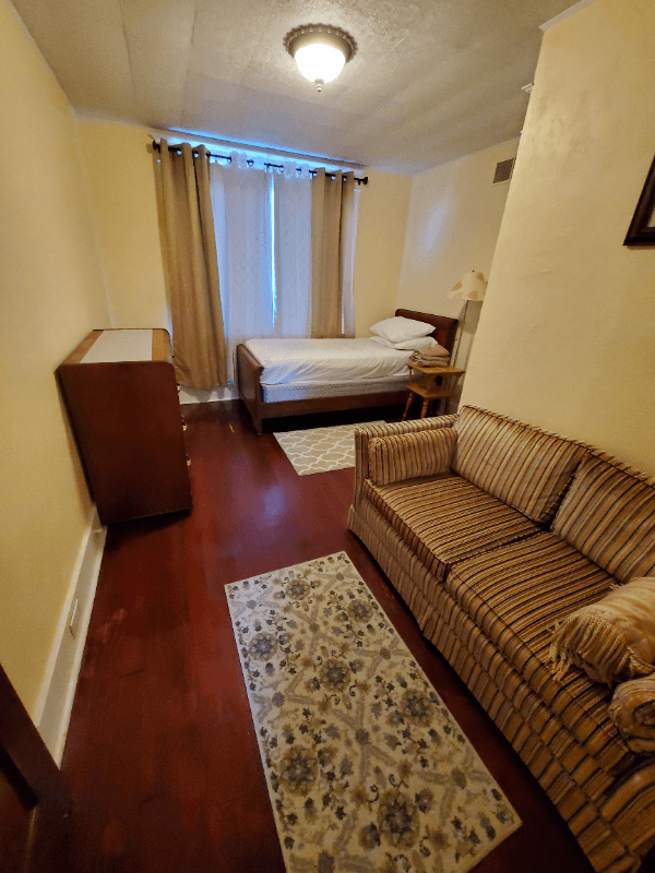 Carnegie House: 320 Knox Ave
