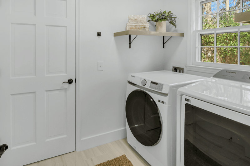 Summerville House: 305 Mayfield St