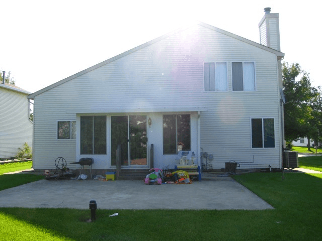 Waukegan House: 1072 S. Pleasant Hill Gate