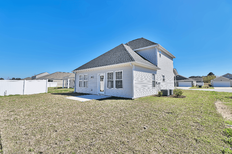 Longs House: 857 Twickenham Loop