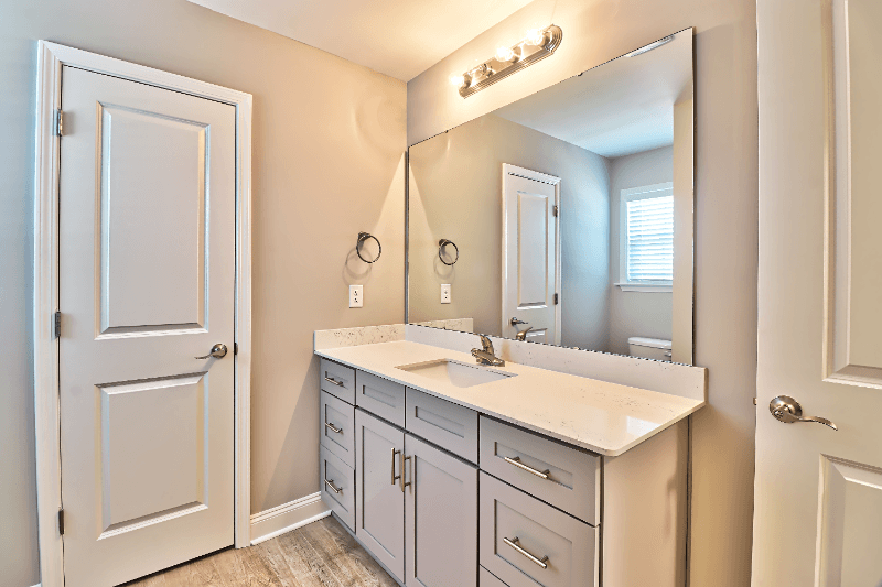 Longs House: 857 Twickenham Loop
