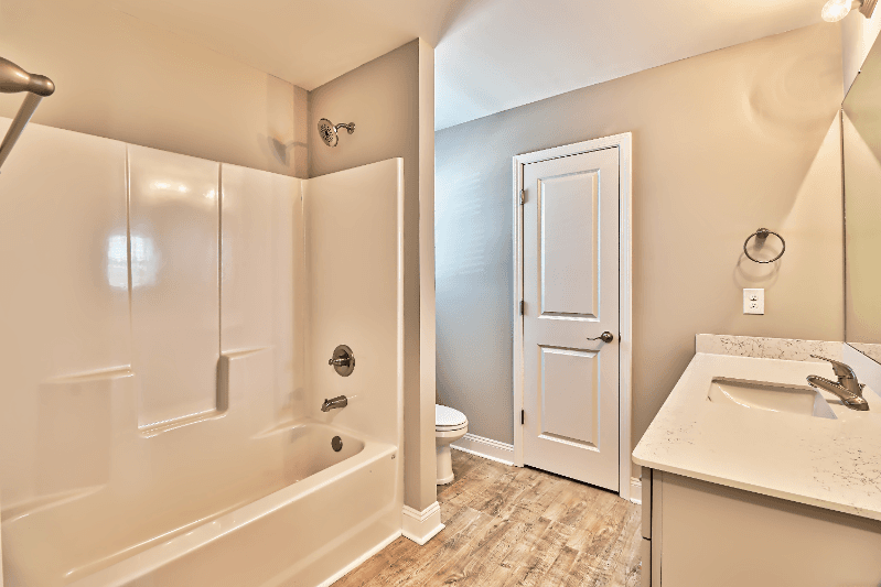 Longs House: 857 Twickenham Loop