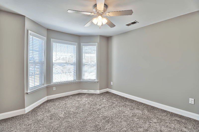 Longs House: 857 Twickenham Loop