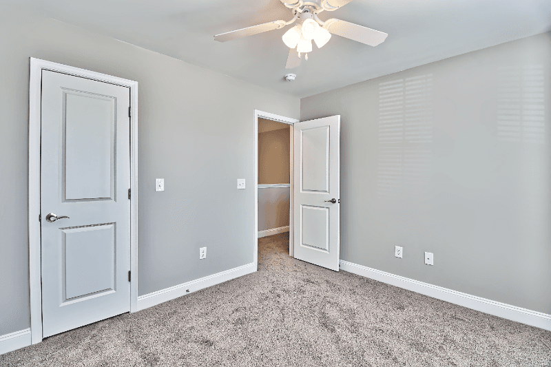 Longs House: 857 Twickenham Loop