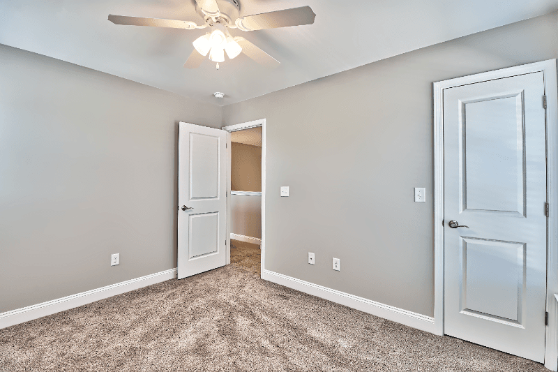 Longs House: 857 Twickenham Loop
