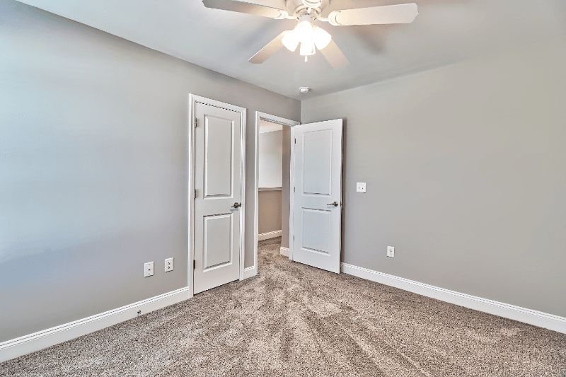 Longs House: 857 Twickenham Loop