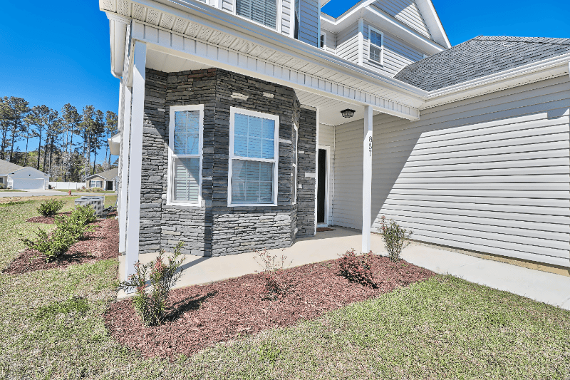 Longs House: 857 Twickenham Loop