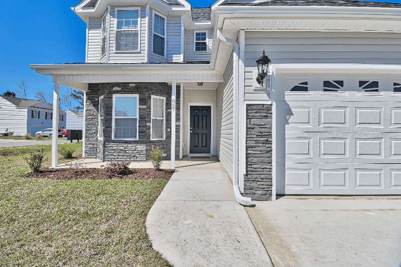 Longs House: 857 Twickenham Loop