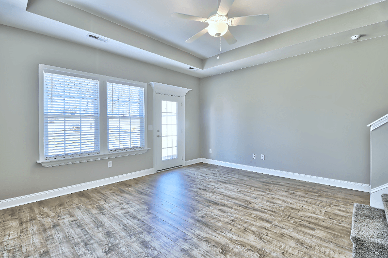 Longs House: 857 Twickenham Loop