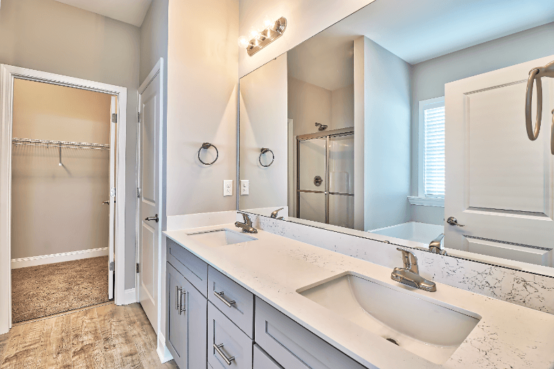Longs House: 857 Twickenham Loop
