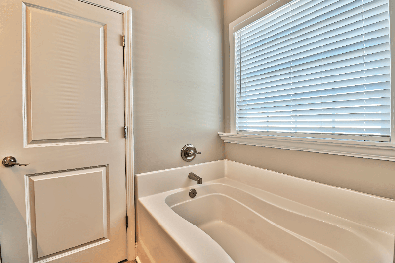 Longs House: 857 Twickenham Loop