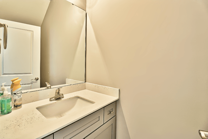 Longs House: 857 Twickenham Loop