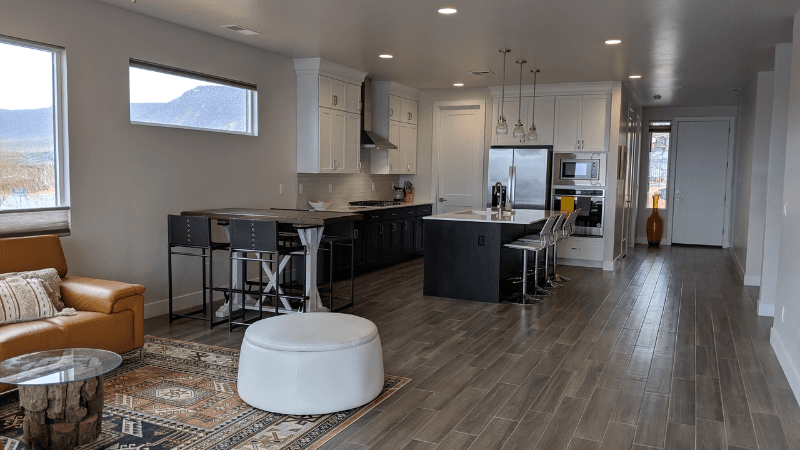 Washington House: 945 W. Jonathon Dr