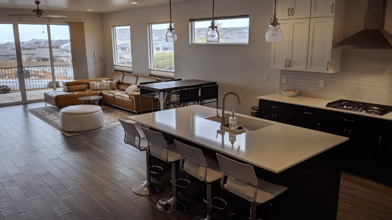 Washington House: 945 W. Jonathon Dr