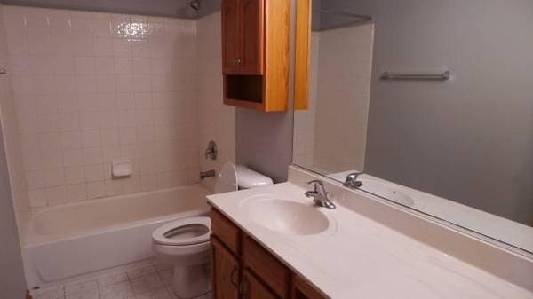 Lakemoor Townhome: 674 Arbor Circle