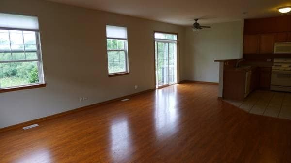 Lakemoor Townhome: 674 Arbor Circle